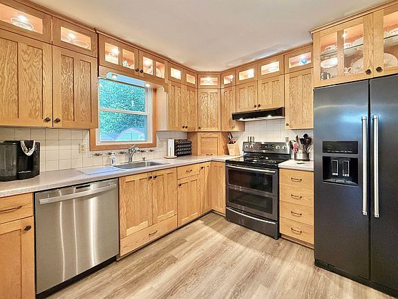 5th image of 27 Foxborough Rd