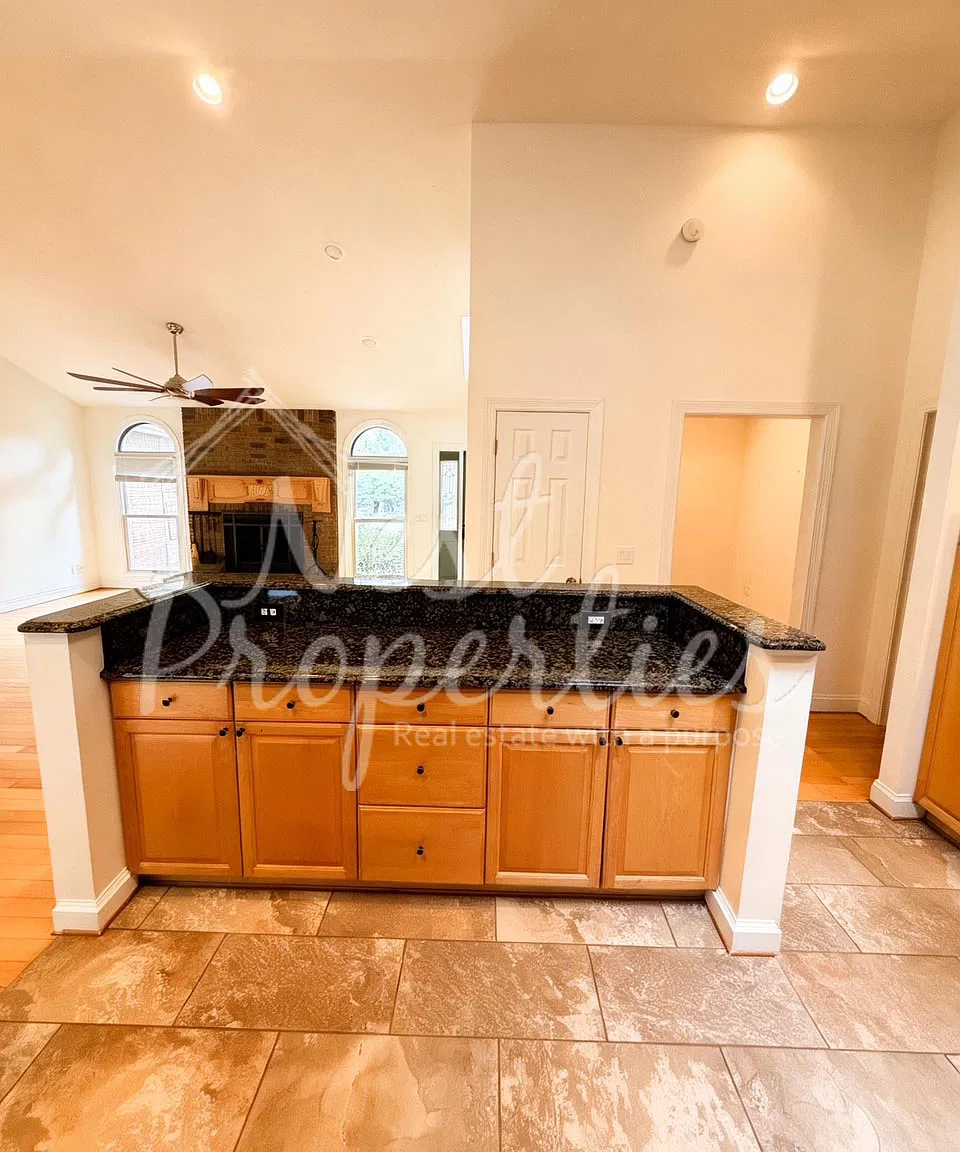 1429 Adella Street - 1 — Photo 4