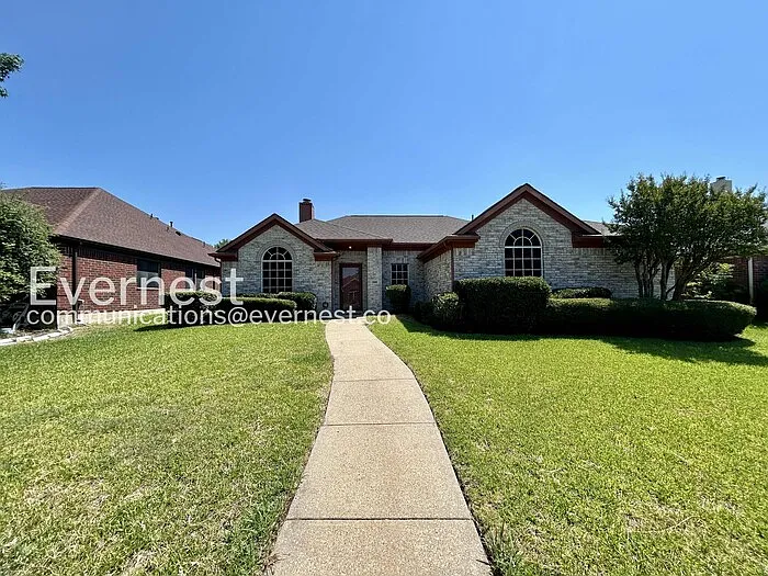 1608 Willow Crk — Photo 1