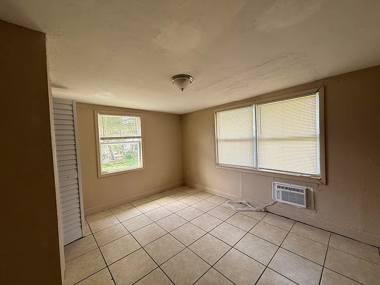 1604 Zephyr Ave — Photo 8