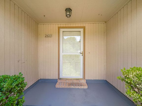 2nd image of 2613 Kingsland Cir