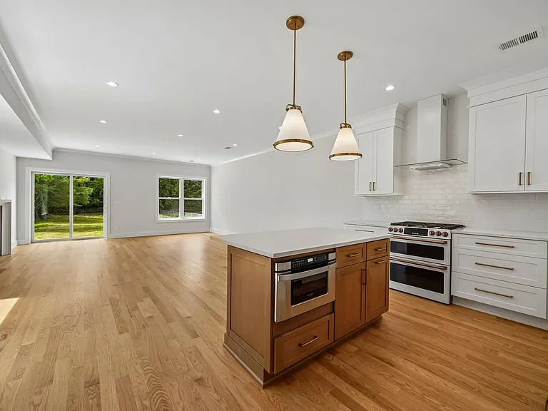 22 Willow St #A — Photo 8
