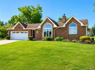 66 Cove Holw, Canandaigua, NY 14424