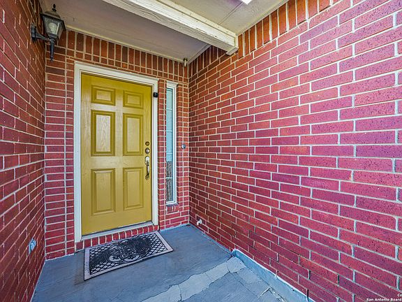 3rd image of 702 HERITAGE WAY