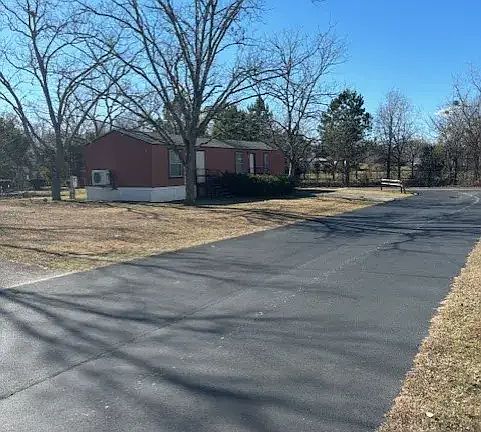 3rd image of 2710 W Oakridge Dr #40