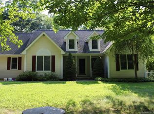 330 Laurelwood Dr, Salem, CT 06420