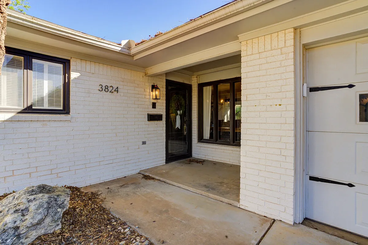 Building Photo - 3824 64th Dr