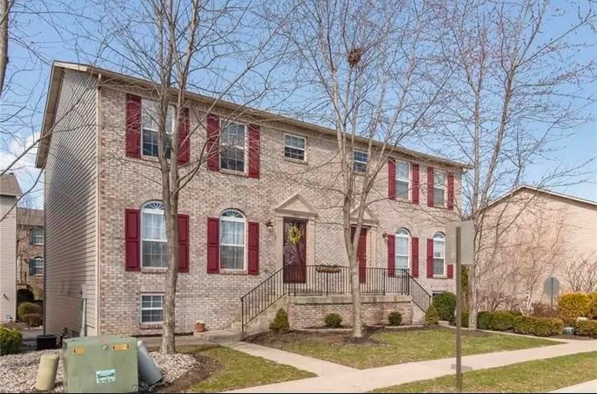 2 bed, 2.5 bath, 2520 sqft, $1,950 — Photo 1