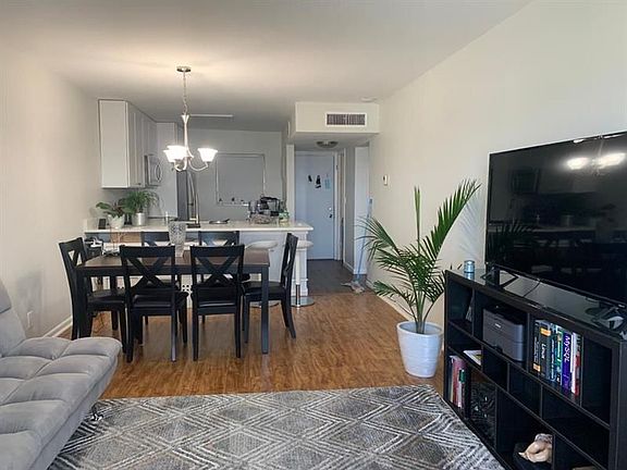 3rd image of 1101 Crystal Lake Dr APT 504