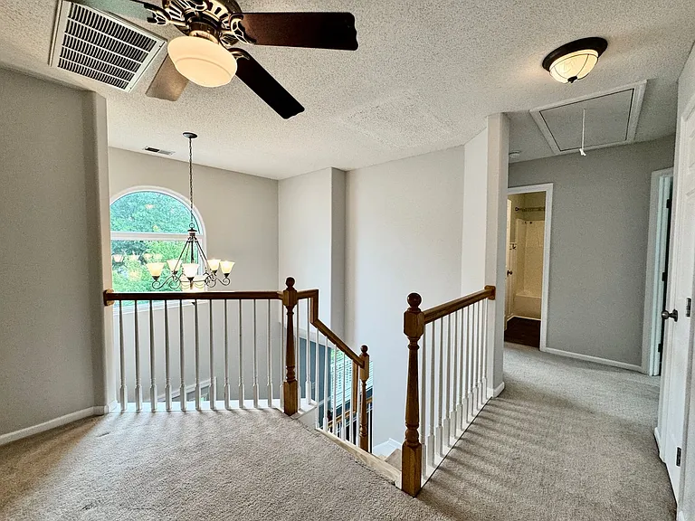 1733 Bernstein Dr — Photo 32