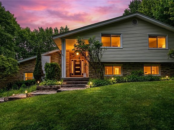 2nd image of 3136 Roberts Dr