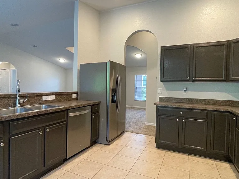 517 SW Paar Dr — Photo 8