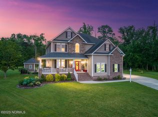202 Creekview Cir, Moyock, NC 27958