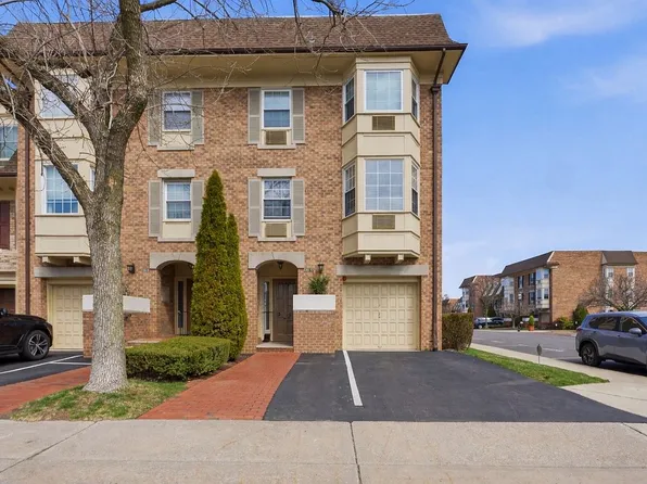 206-17 Lori Dr #1, Bayside, NY 11360