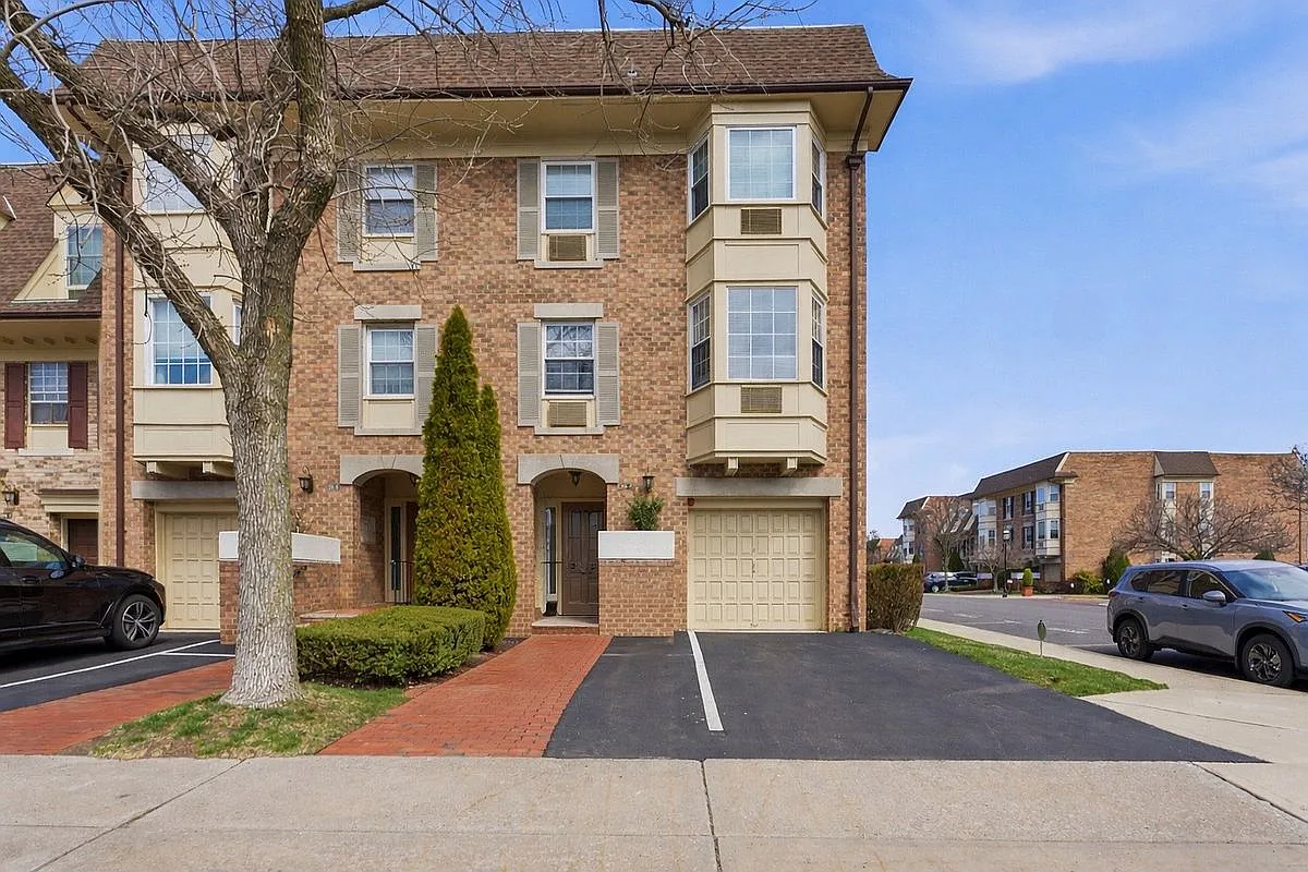 206-17 Lori Dr #1 photo 1