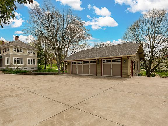 3rd image of 2446 E River Dr