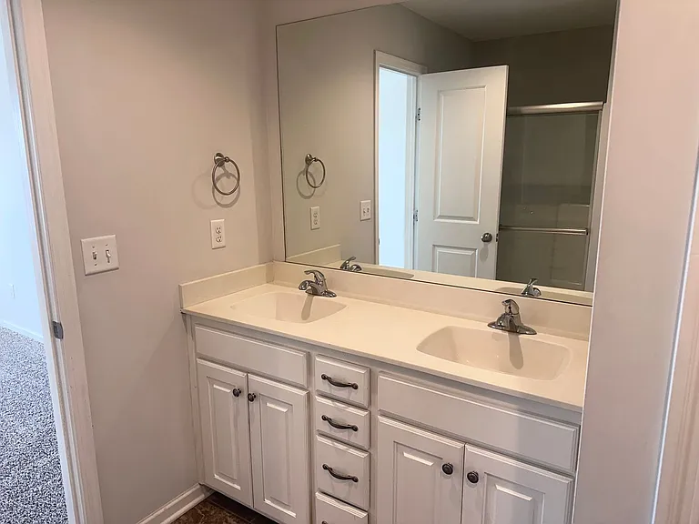 1542 NE Erin Ct — Photo 14