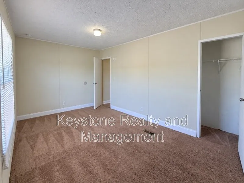 3 bed, 2.0 bath, 1216 sqft, $795 — Photo 3