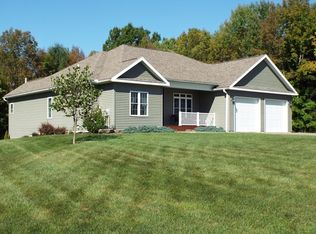 8 Fieldstone Ln, Owego, NY 13827