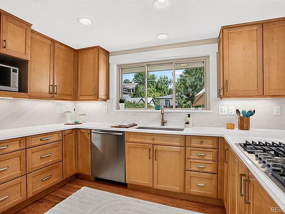 4th image of 3014 S Cook Street