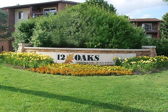 12 oaks condos