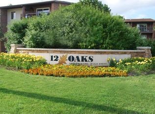 960 Perrie Dr APT 102, Elk Grove Village, IL 60007
