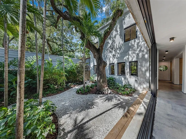 1000 NW 9th Ct — Photo 50