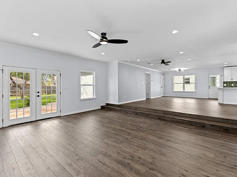 1307 Yorkshire Dr — Photo 5