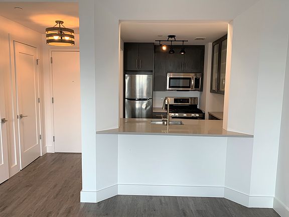 3rd image of 11 Cooper St #6B