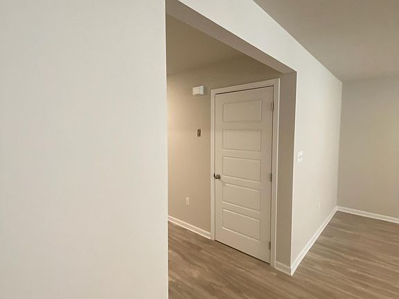 4th image of 212 Hawthorne Dr