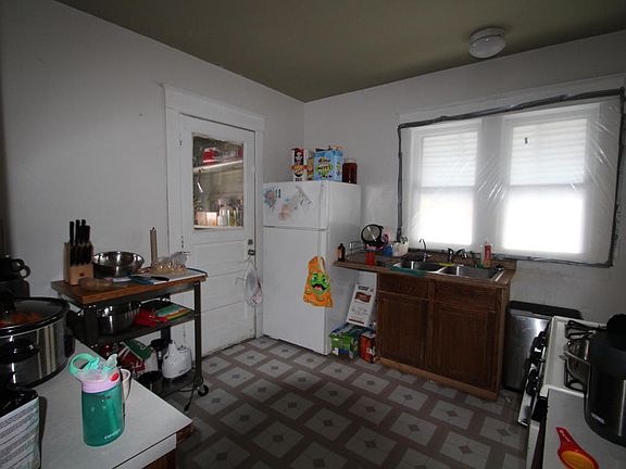 3rd image of 110 Dickinson St SE