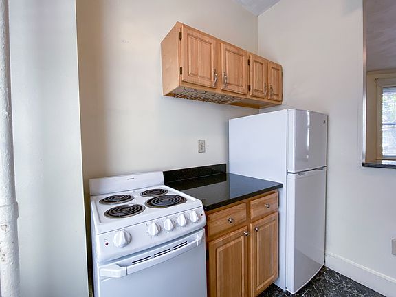 2nd image of 28 Queensberry St APT 1