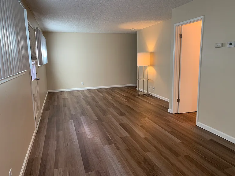 Del Prado Apts — Photo 14
