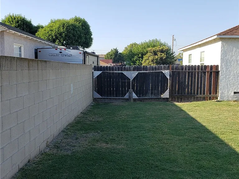 8192 Franklin St — Photo 5