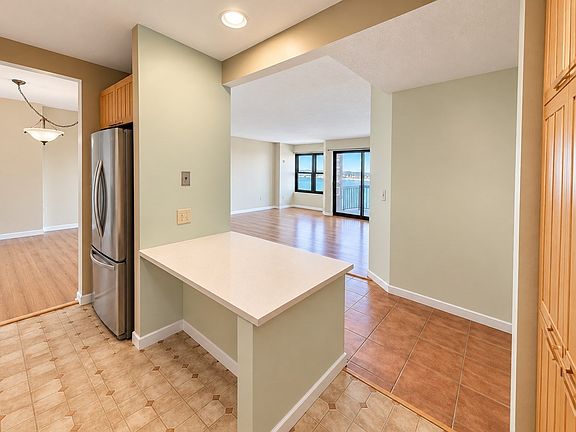 3rd image of 1 Seal Harbor Rd APT 615