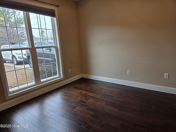 5th image of 158 S Forest Drive