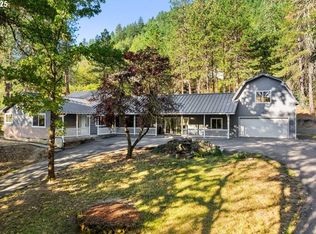 518 Riverbanks Rd, Grants Pass, OR 97527