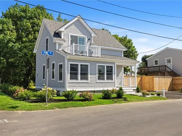51 Pine St, Portsmouth, RI 02871