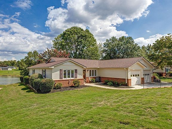 2nd image of 101 Lakeside Ct