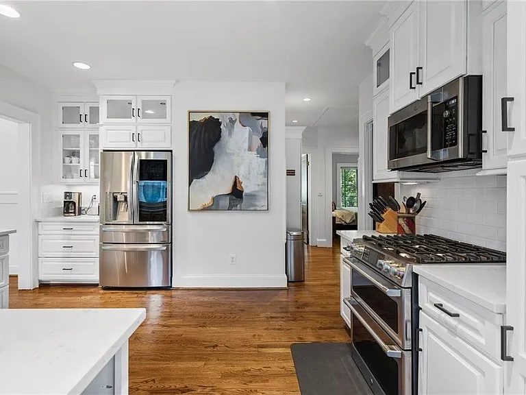 663 Yorkshire Rd NE — Photo 28