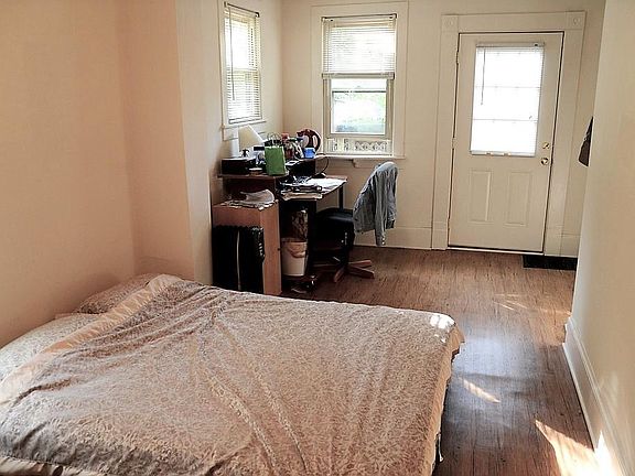 5th image of 135 Clay Ave APT 1