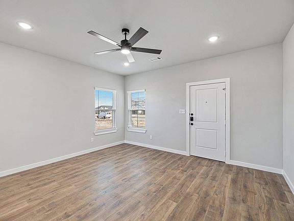 3rd image of 4409 Clovis Ct