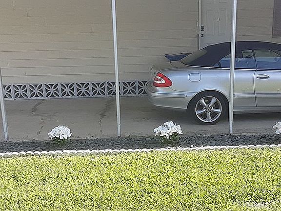 side driveway