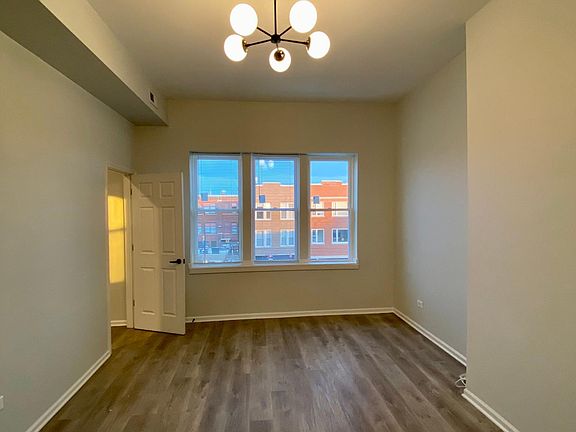 2nd image of 948 N Western Ave #2F