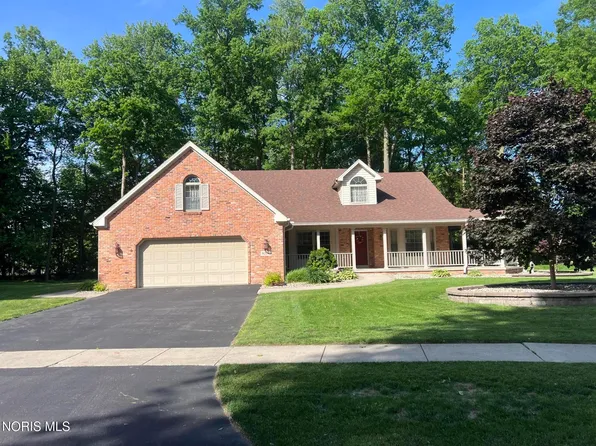 8014 Donnington Dr, Waterville, OH 43566