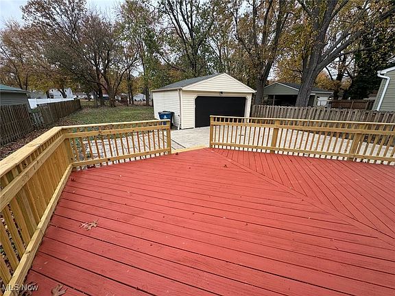 4th image of 23760 Lucille Dr