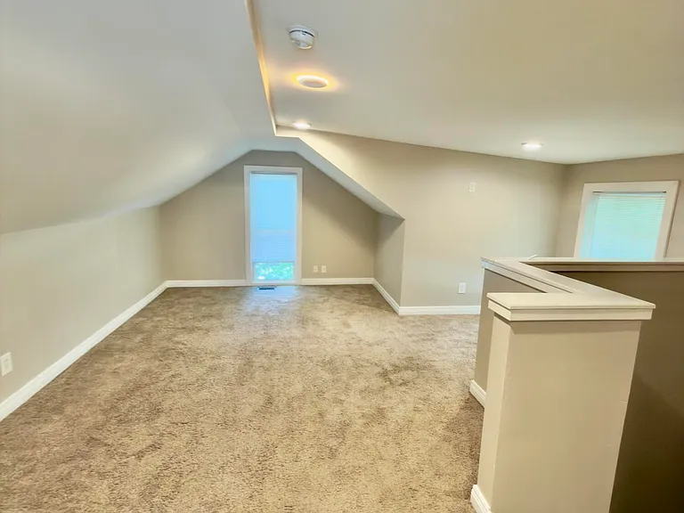 2125 Crittenden Dr — Photo 15