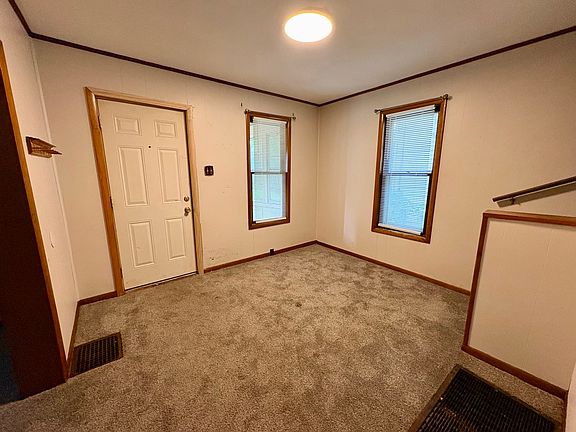 2nd image of 391 E Voris St
