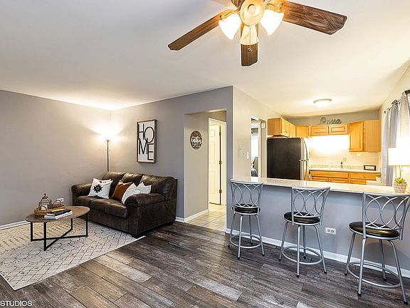 2nd image of 320 N Austin Blvd APT 2