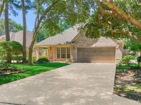 22 E Honey Grove Place, The Woodlands, TX 77382
